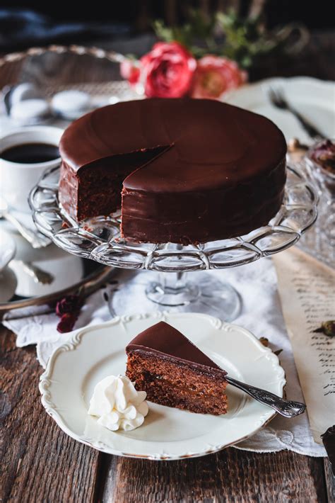 vegánska Sacherova torta