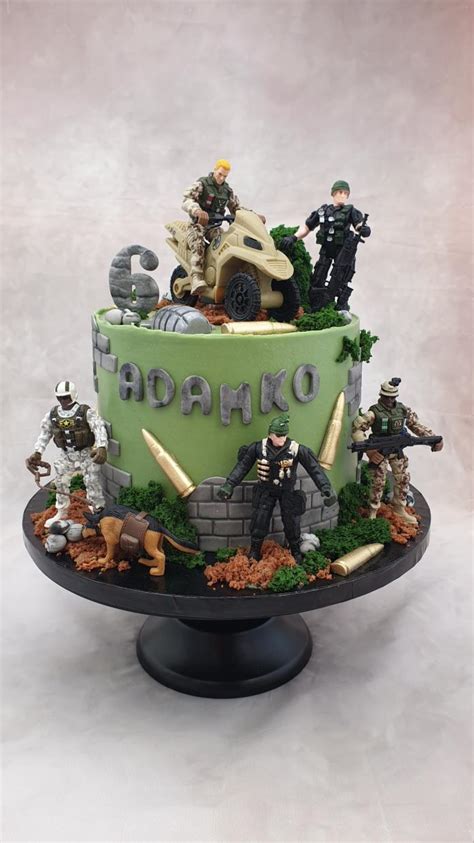 Vojenská torta s kamuflážnym vzorom