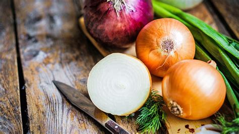 Rôzne formy sušenej cibule: vločky, krúžky, prášok