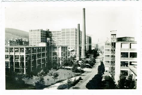 Historická fotografia továrne Orion