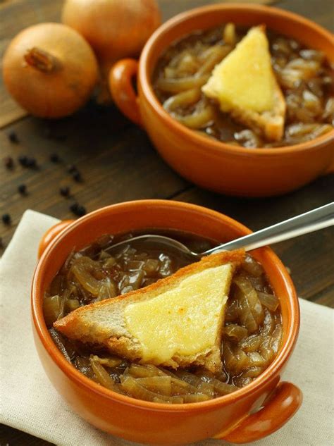 cibuľová polievka so syrom