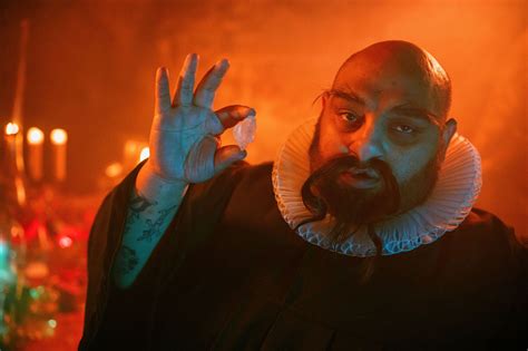 Ilustračná fotka snehových korpusov na plechu