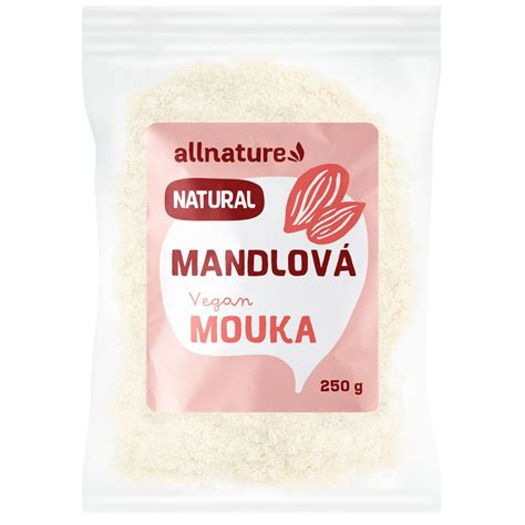 Mandľová múka v miske pripravená na pečenie