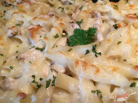 Suroviny na cestoviny s kuracím mäsom a syrovou omáčkou