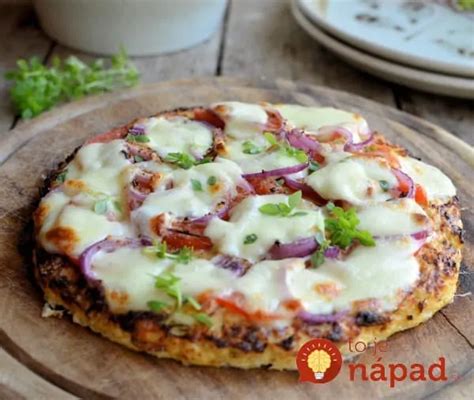 Hotová pizza z karfiolového cesta