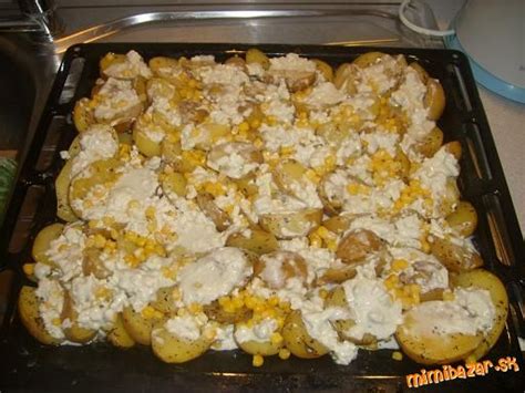 Zemiaky s kukuricou a nivou pripravené na zapekanie