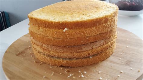 Hotový piškótový korpus