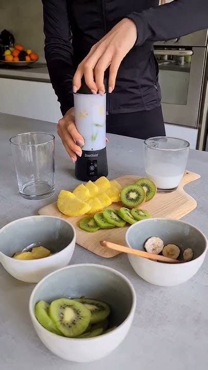 Príprava smoothie s mrkvovou vňaťou