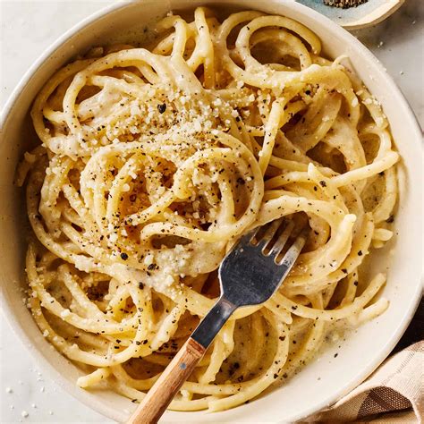 cestoviny cacio e pepe