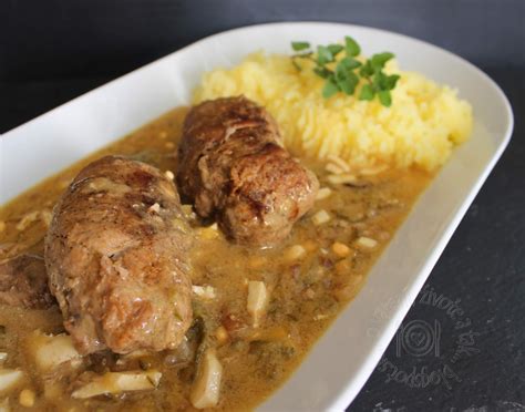 Ilustračné zložky na prípravu bravčového mäsa s uhorkovou omáčkou