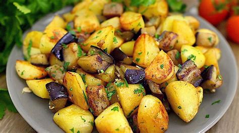 Ingrediencie na opekané zemiaky s cesnakom