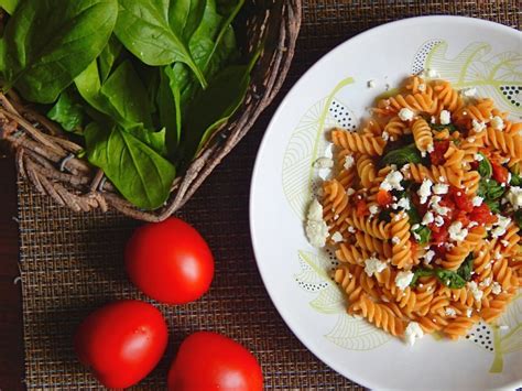 cestoviny s feta syrom a paradajkami