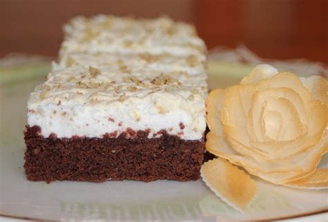 Ilustračné foto tvarohového koláča s bielkovou penou