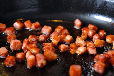 Slanina a cibuľa opečená na panvici