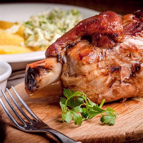 Grilované bravčové koleno s oblohou