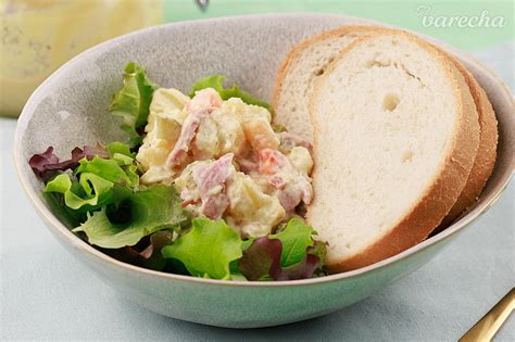 Hotový vlašský šalát na chlebíčkoch