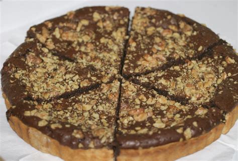 Hotový gaštanový koláč s orieškami