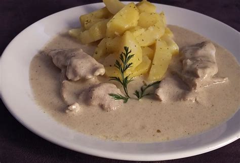 Hrubozrnná horčicová omáčka v miske
