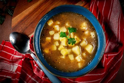 Servírovaná zemiaková polievka