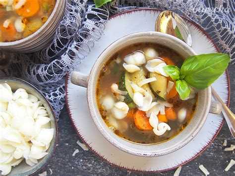 Misa talianskej polievky minestrone