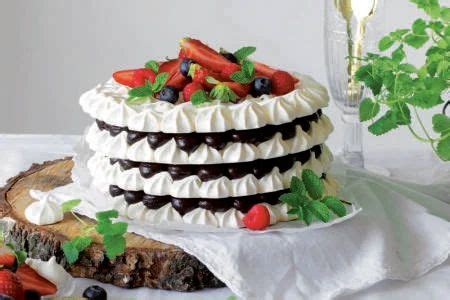 Ozdobená penová torta