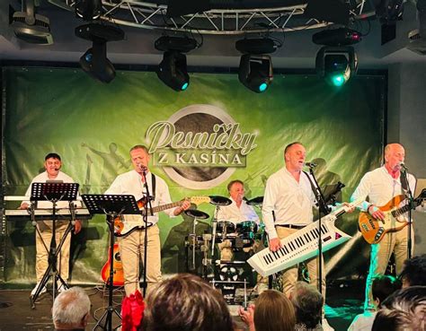 Hudobná skupina hrajúca rómsku pieseň