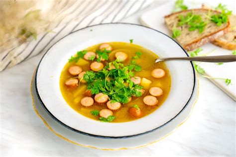 Servírovaná frankfurtská polievka