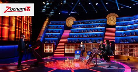 Súťažiaci pracujúci s karamelom v šou