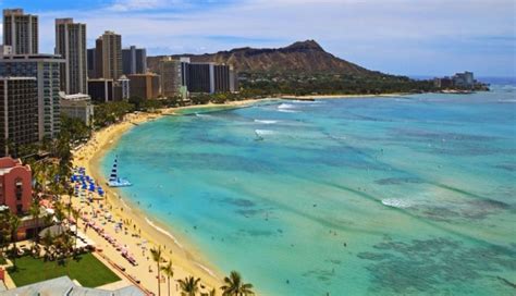 Pláž Waikiki na ostrove Oahu, Havaj