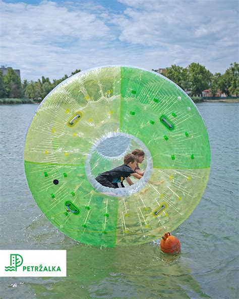 Nafúknutý balón pripravený na kašírovanie