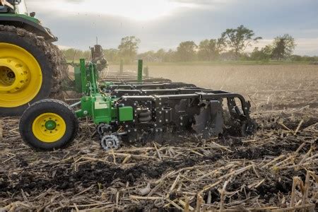 Pôdne obrábanie systémom strip-till