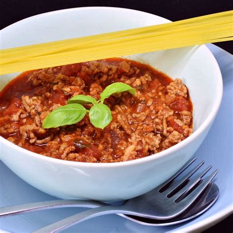 Ingrediencie na bolonskú omáčku