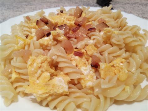 Slovenské cestoviny s vajíčkom a slaninou