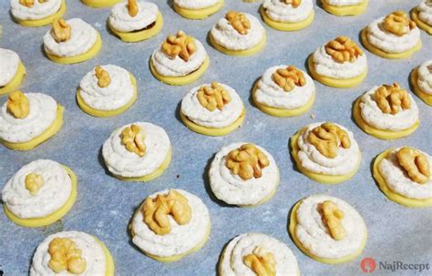 Ingrediencie na poľovnícke gombíky