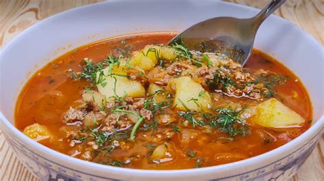 Rôzne jedlá z mäsa z polievky