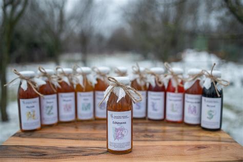 Ukážka svadobného candy baru s rôznymi druhmi dezertov