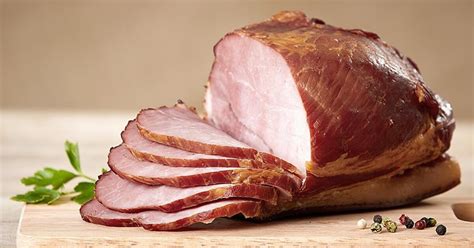 Nakrájaná zelenina a údené mäso