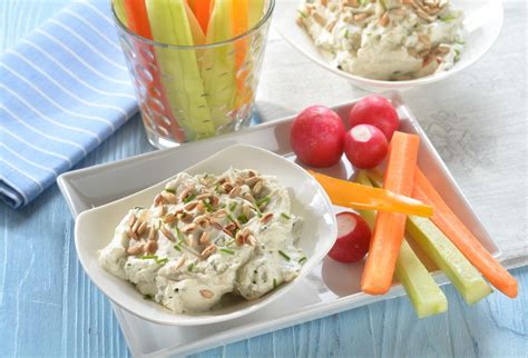 Fľaša s umeoctom a čerstvá zelenina