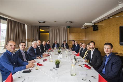 Ilustračná fotografia slávnostného obeda