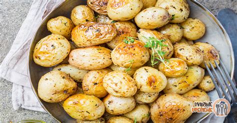Zemiaky s bylinkami a cesnakom