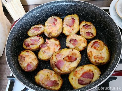 Zapekané zemiaky s bryndzou a slaninou