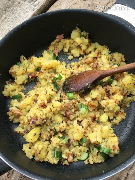 Opečená slanina s jarnou cibuľkou