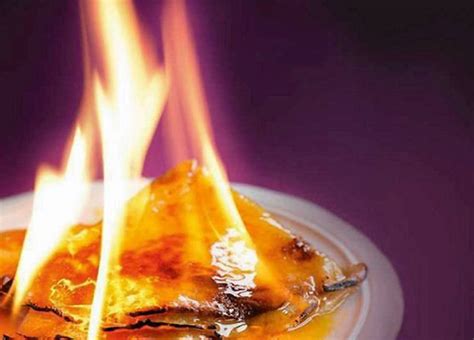Ilustrácia flambovania ananásu