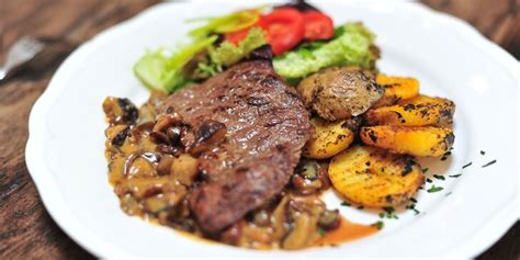 Servírovanie hovädzej roštenky