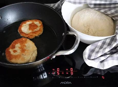 Vykysnuté cesto na knedľu pripravené na tvarovanie