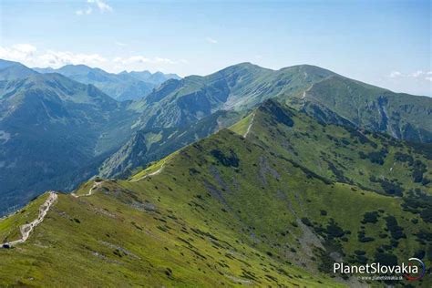 Panoramatický výhľad z rúbaniska na hrebeň Nitrických vrchov