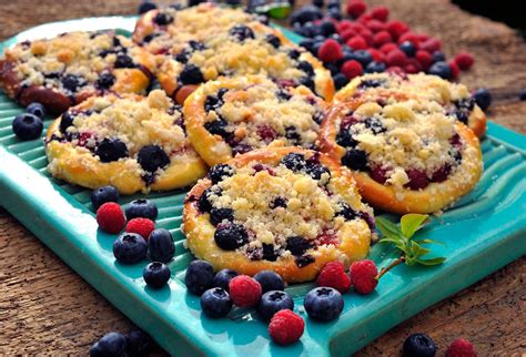 Špaldové koláče s ovocím a tvarohom