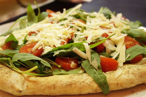 Fotografia hotovej pizze Crudaiola