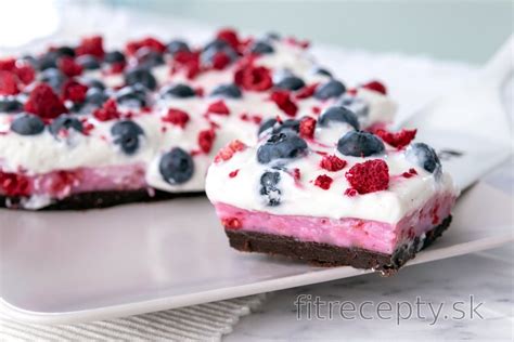 Ovocný koláč s kyslou smotanou