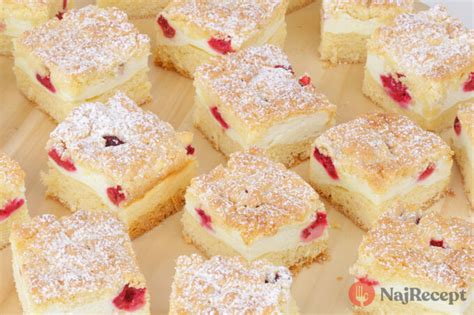 Strúhaný smotanový koláč s malinami